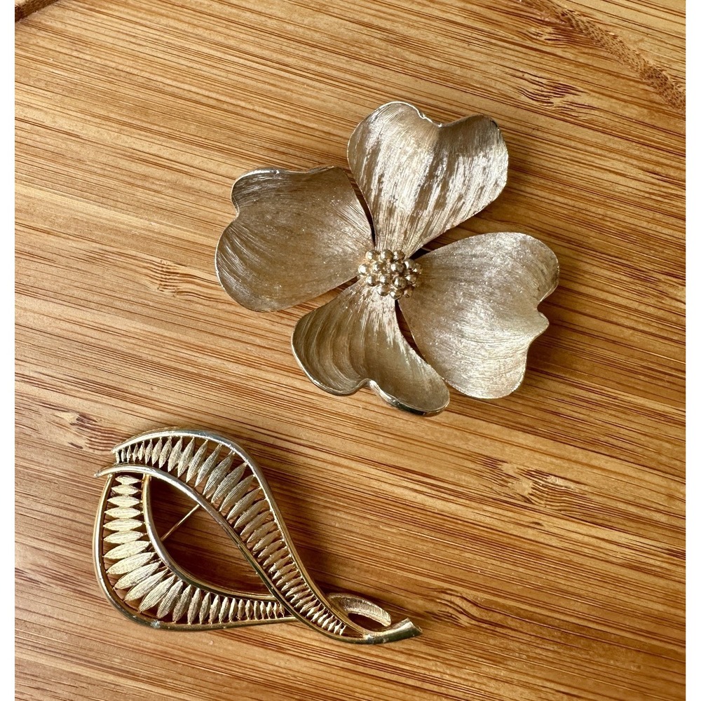 VTG Two Brooches 2.5 Inch Signed‎ Marvella Dogwood Flower w Retro Deco Leaf Gold
